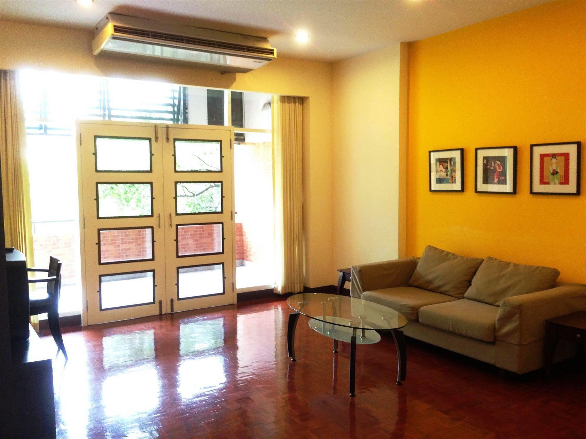 P.T. Court Hotel Bangkok Luaran gambar